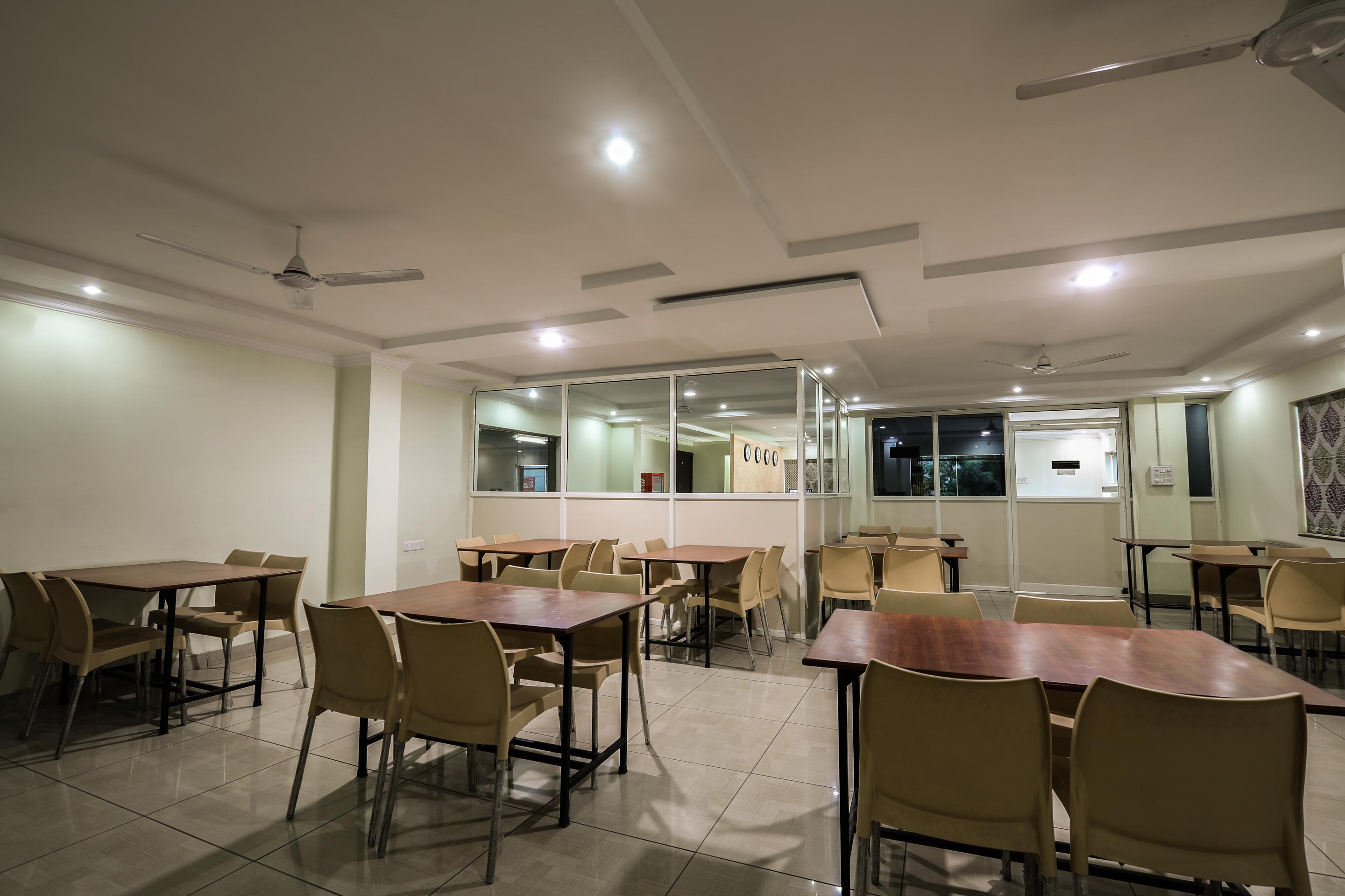 Oyo 588 Kmr Hospitality Services Hyderabad Exterior photo