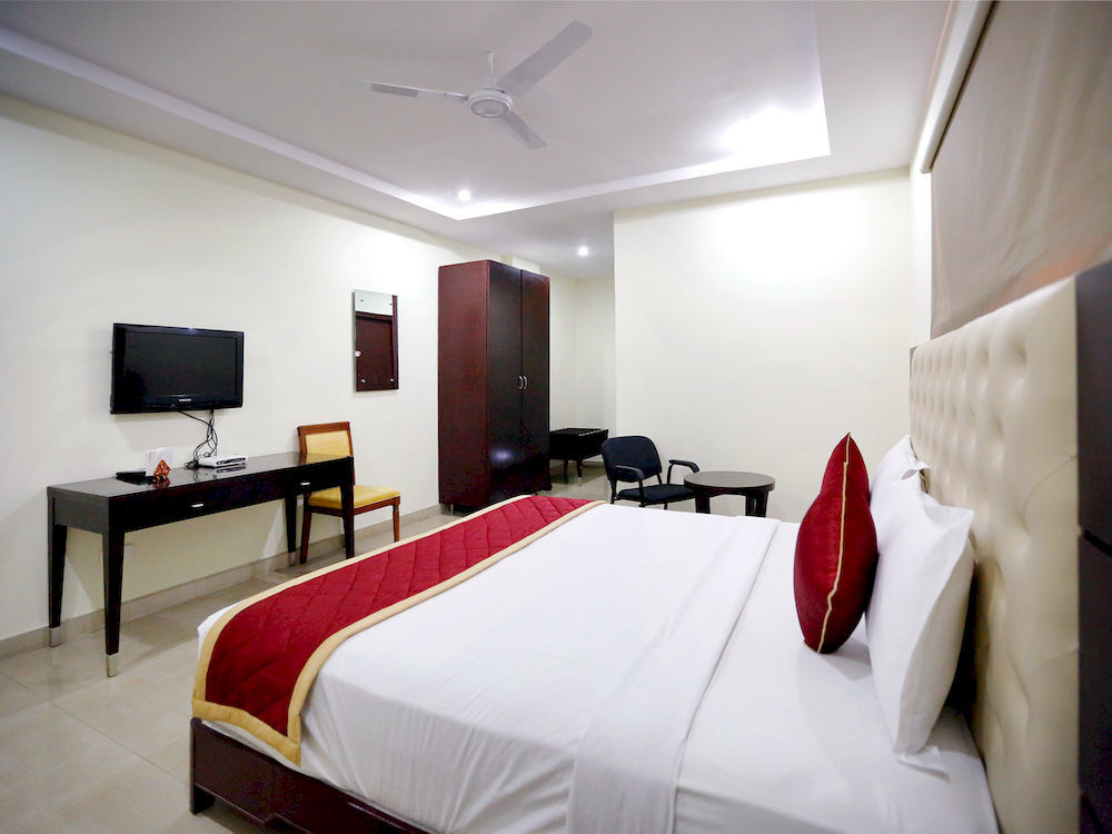 Oyo 588 Kmr Hospitality Services Hyderabad Exterior photo