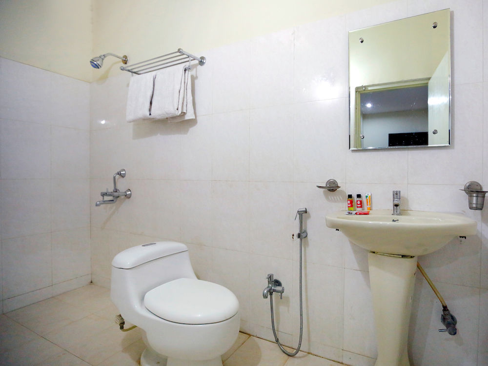Oyo 588 Kmr Hospitality Services Hyderabad Exterior photo